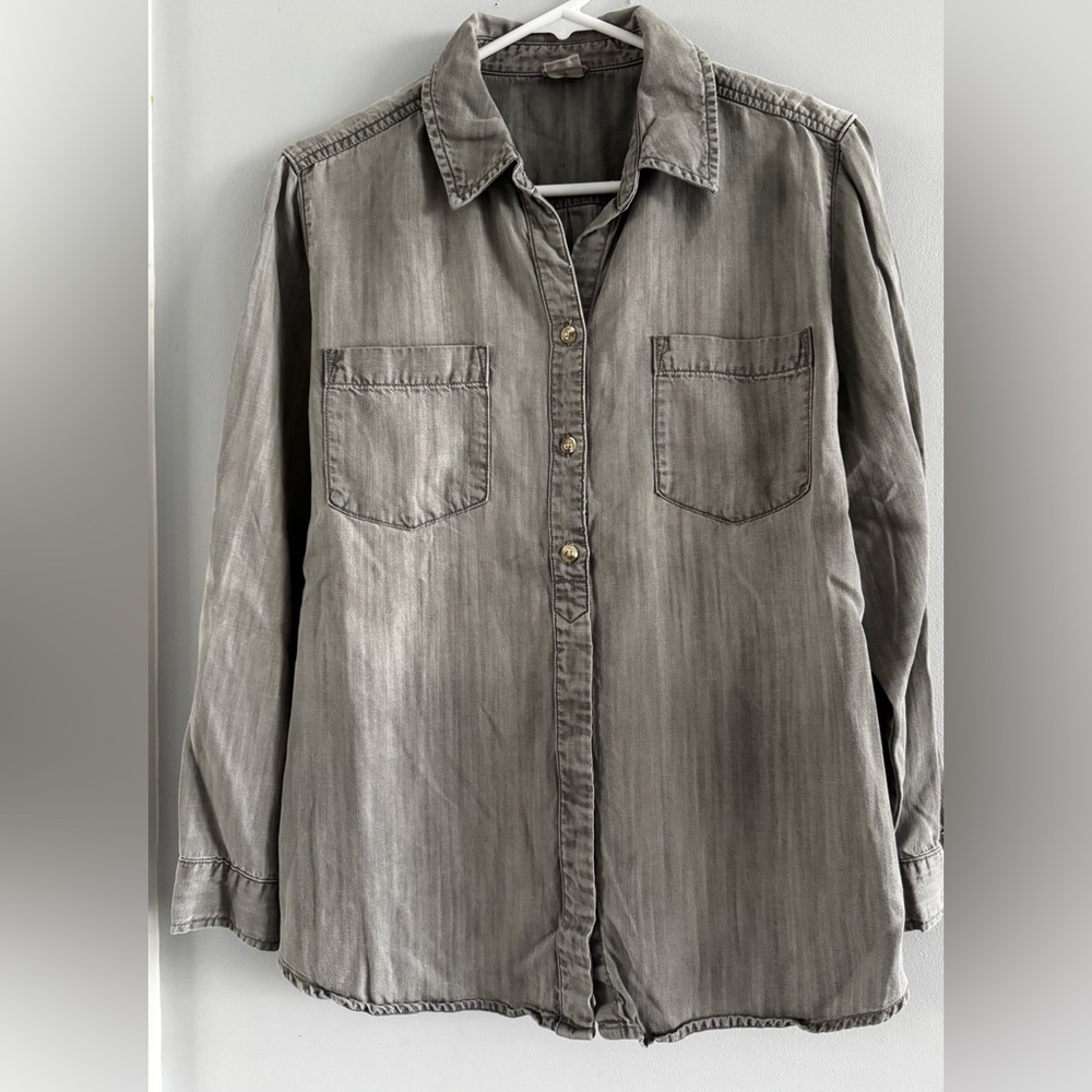 Chico’s Size 2 (Large) 100% Tencel Gray Button Down Shirt Lightweight